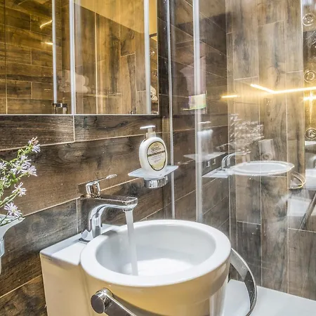 - Caruso Apartment